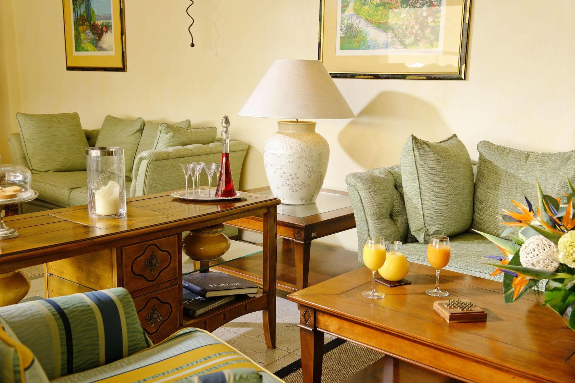 Hotel La Grande Bastide Сен-Поль-де-Ванс Экстерьер фото